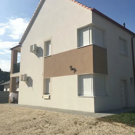 Apartamento Szofi Fenyves U. 19. Pápa