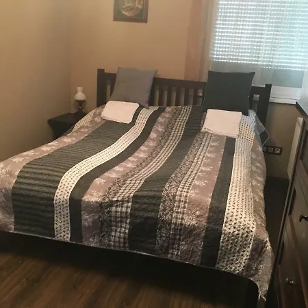 Szofi Fenyves U. 19. Pápa