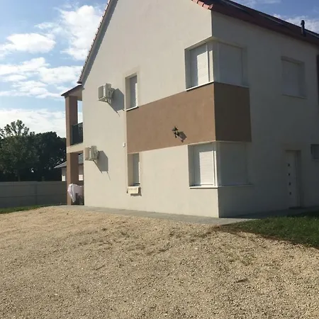 Apartament Szofi Fenyves U. 19.