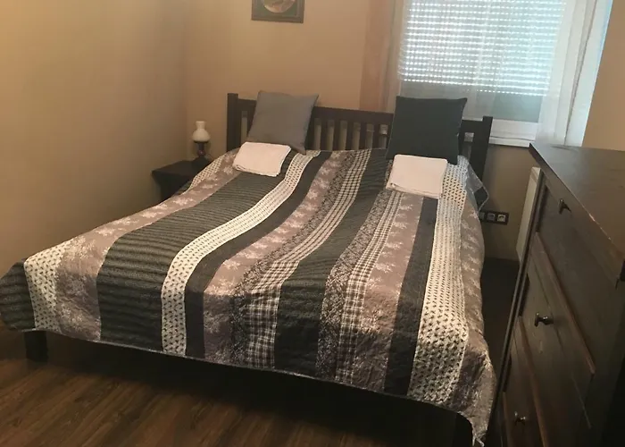 Szofi Fenyves U. 19. Pápa